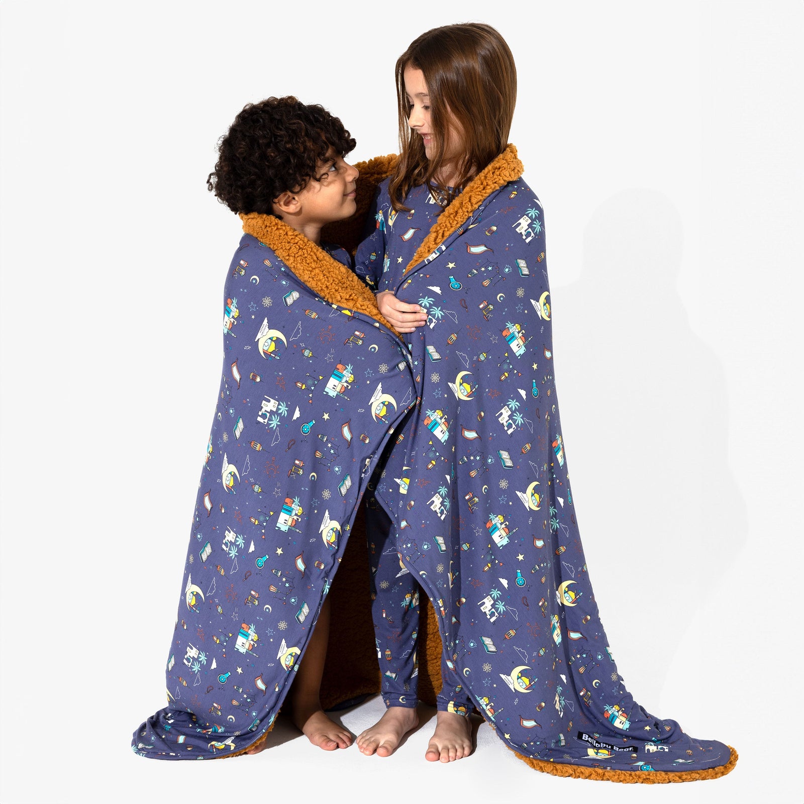 A cozy Ramadan-inspired kids' blanket featuring festive patterns - a comforting and meaningful gift for the holy month. 